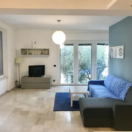 Lake Front Apartment *
